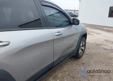 2015 Jeep Cherokee Trailhawk z USA, uszkodzony, nr VIN 1C4PJMBS5FW756592